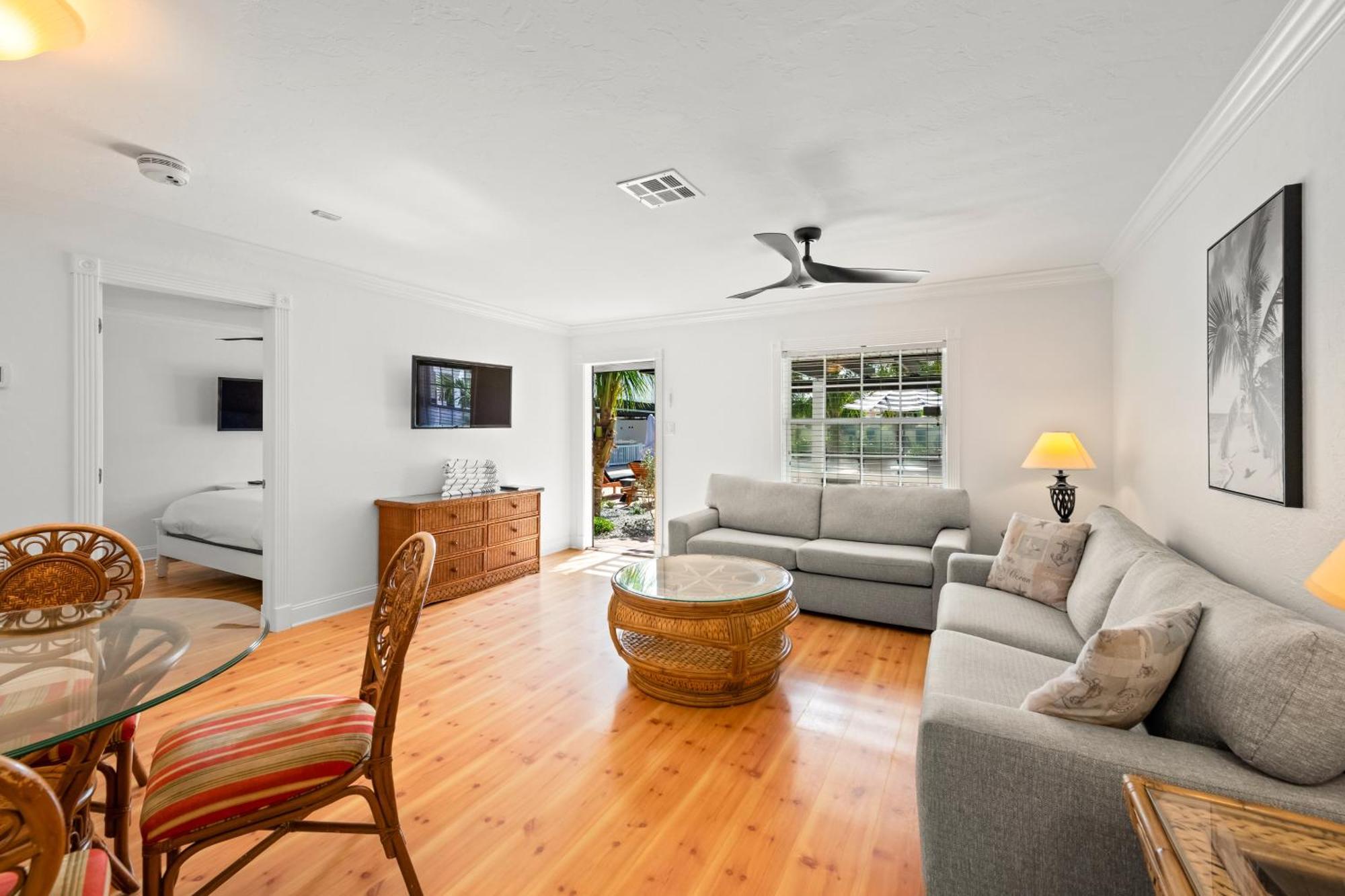 Tropic Isle At Anna Maria Island Inn ブレイデントン・ビーチ エクステリア 写真