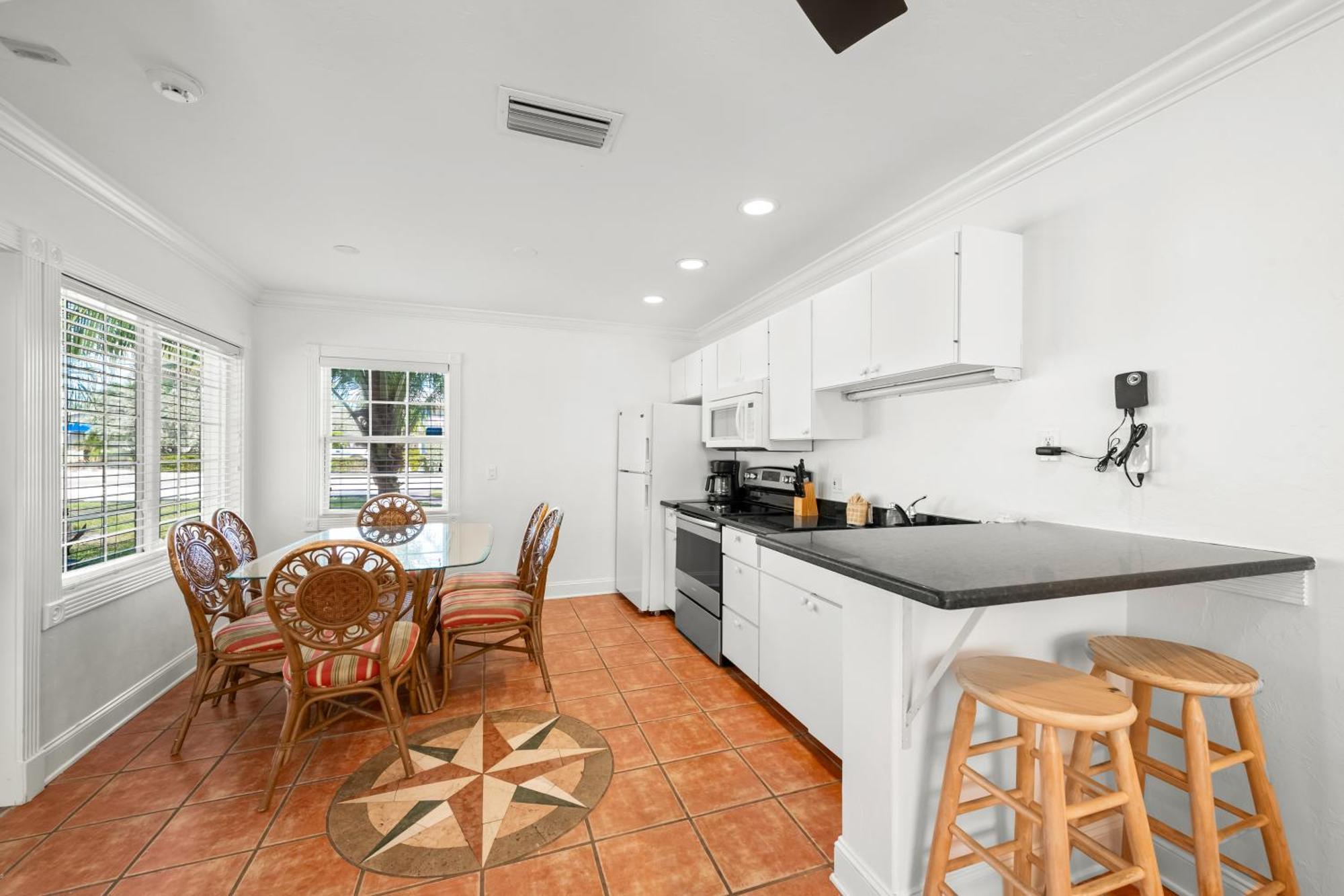 Tropic Isle At Anna Maria Island Inn ブレイデントン・ビーチ エクステリア 写真