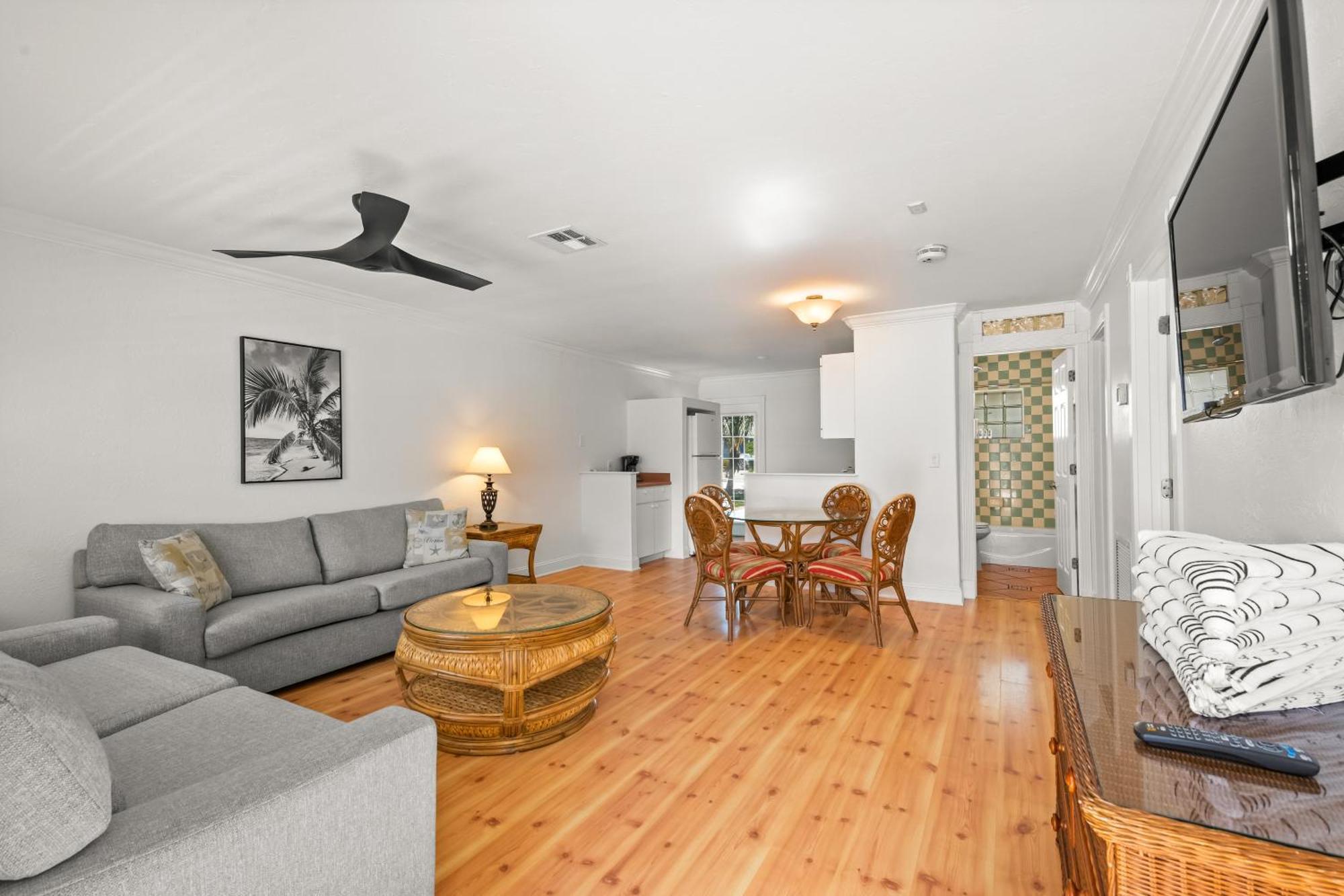 Tropic Isle At Anna Maria Island Inn ブレイデントン・ビーチ エクステリア 写真