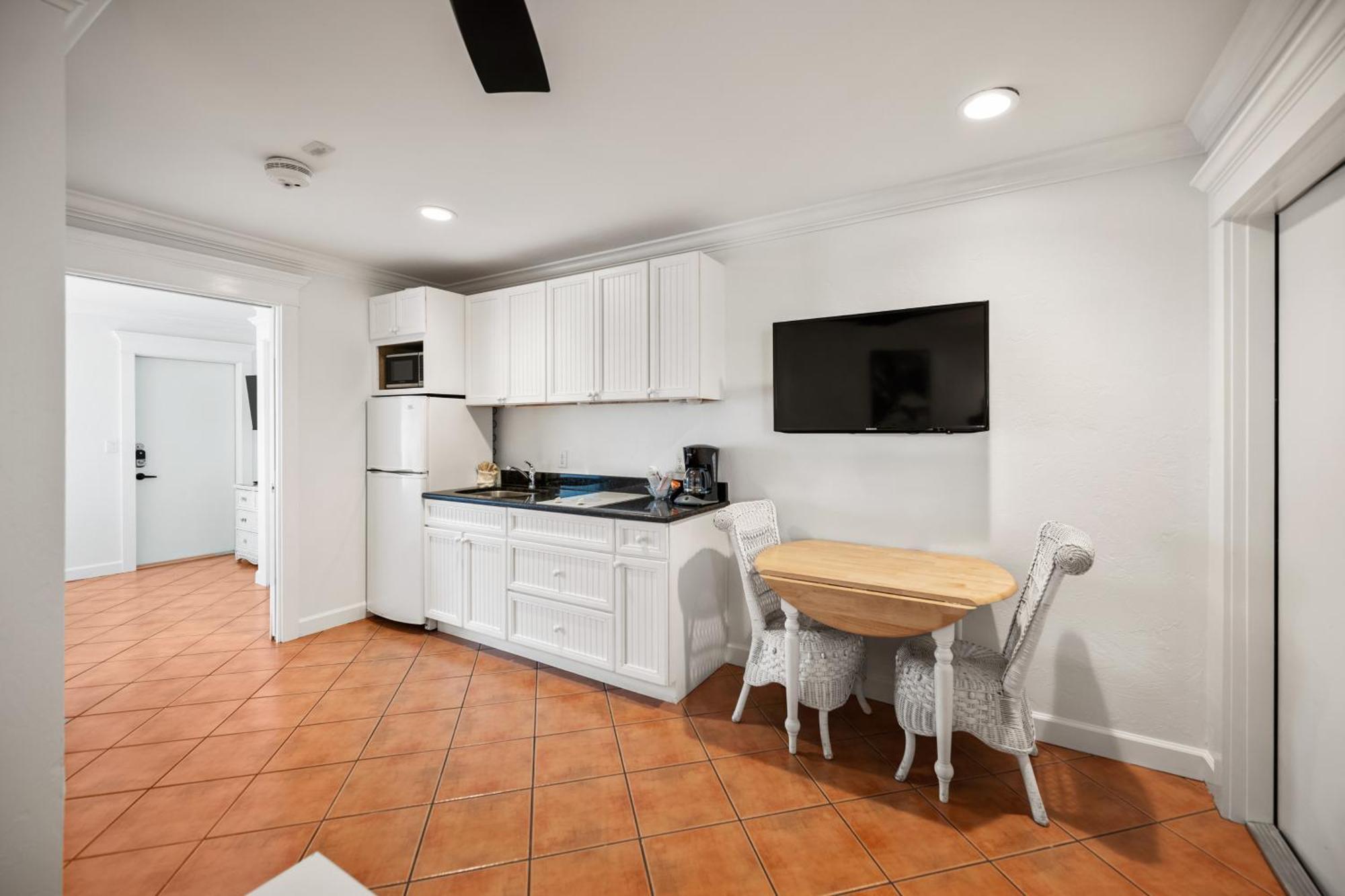 Tropic Isle At Anna Maria Island Inn ブレイデントン・ビーチ エクステリア 写真