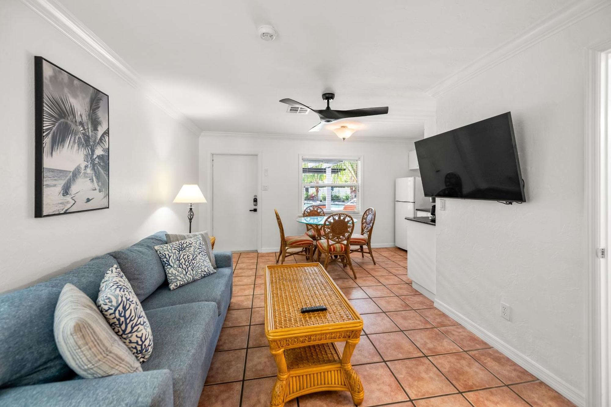 Tropic Isle At Anna Maria Island Inn ブレイデントン・ビーチ エクステリア 写真