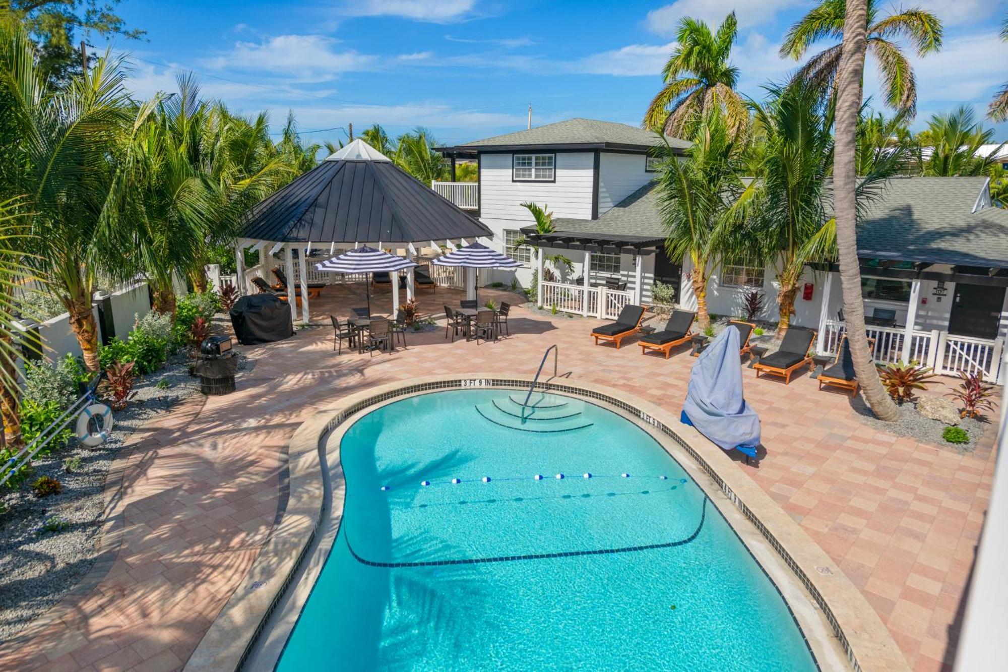 Tropic Isle At Anna Maria Island Inn ブレイデントン・ビーチ エクステリア 写真