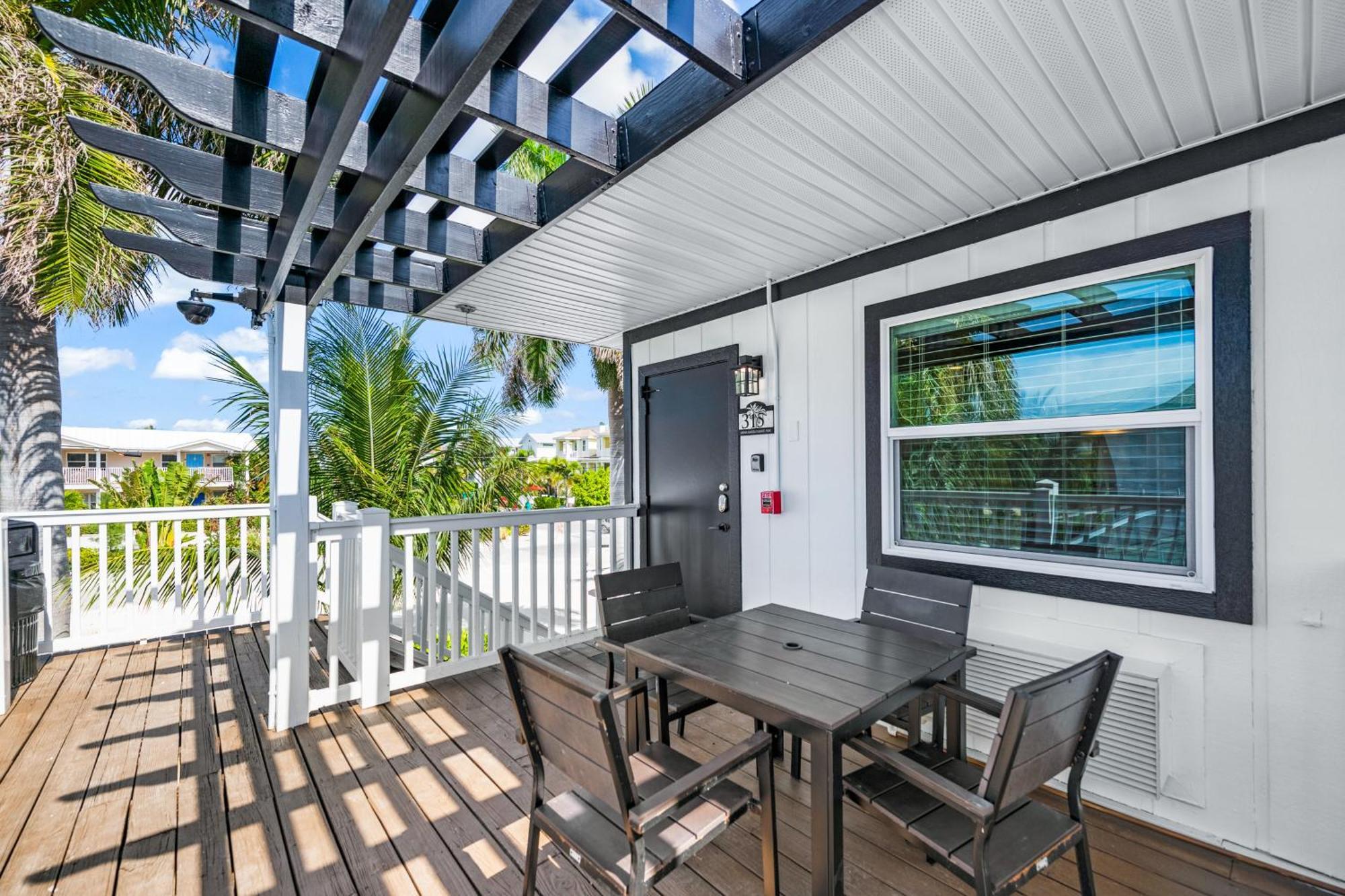 Tropic Isle At Anna Maria Island Inn ブレイデントン・ビーチ エクステリア 写真