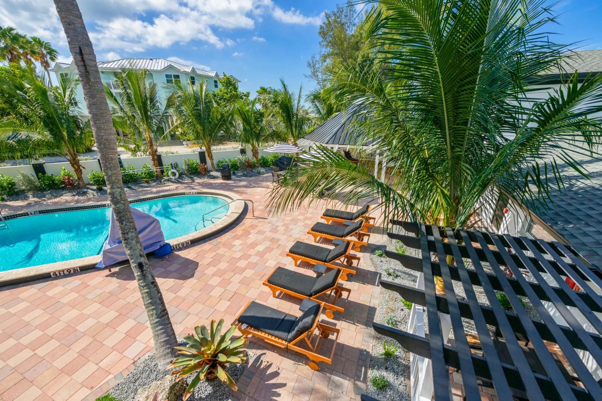 Tropic Isle At Anna Maria Island Inn ブレイデントン・ビーチ エクステリア 写真